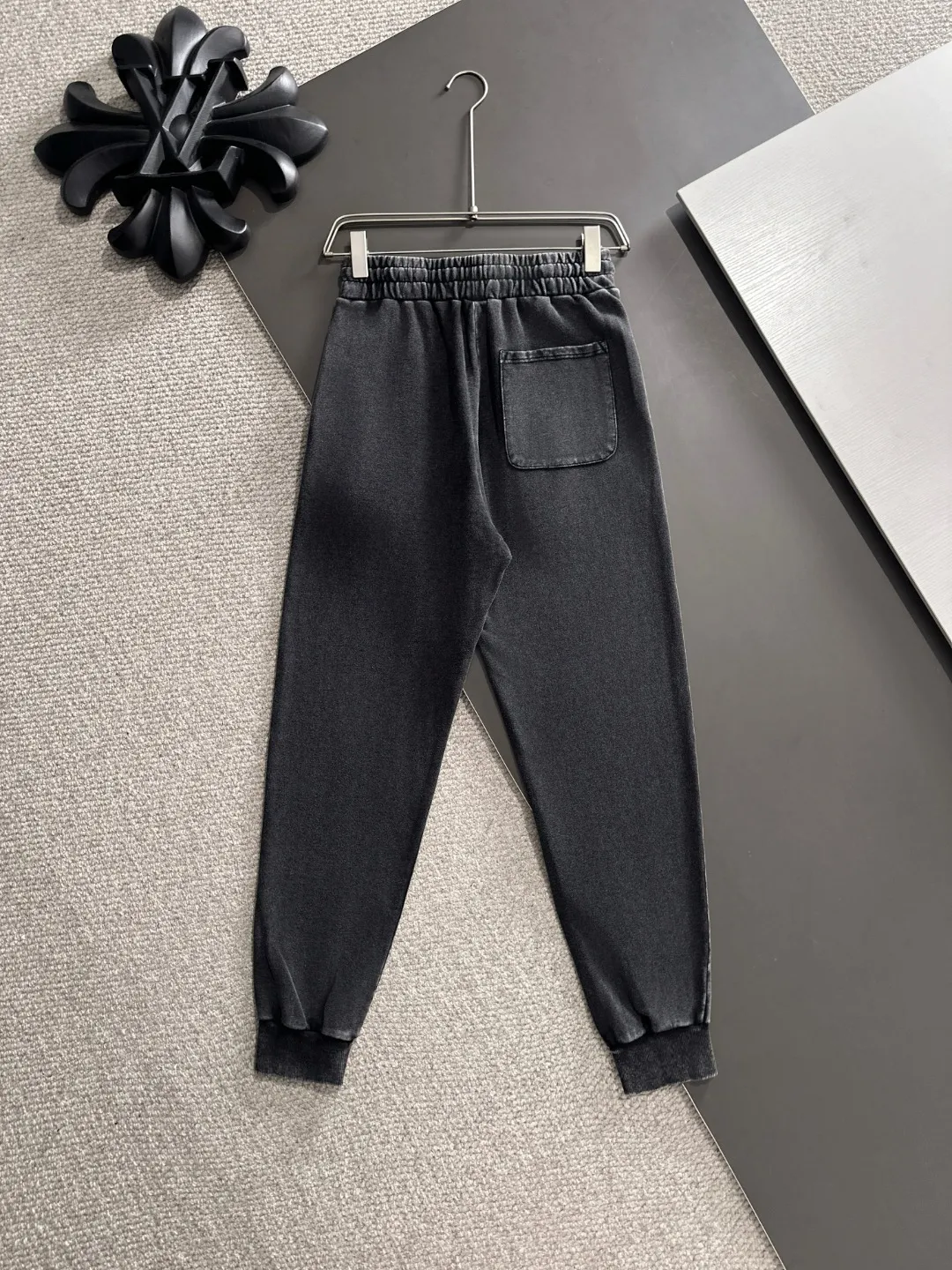 Next day shipping P720 Stone lsland/stone island high quality 2025 autumn and winter new casual heavy industry suit exclusively developed by yb! High quality production! The top version of the trading company channel order, external orders for imported custom fabrics, high breathability and comfort, impeccable details, absolutely worth buying! This type of suit is also a must-have for lazy people. You don’t have to think about how to match it, you can just get it in one set! Brand element design concept, delicate and soft feel! It presents a casual cut and the upper body shape is great! On sale simultaneously on the official website! From a high-end men's positioning brand, the low-key luxury taste is irresistible! Exquisite workmanship and impeccable quality! The overall style is simple, fashionable and timeless, fully meeting the requirements of stylish and tasteful dressing! Sizes: S to XXL (or state your height and weight when placing an order)